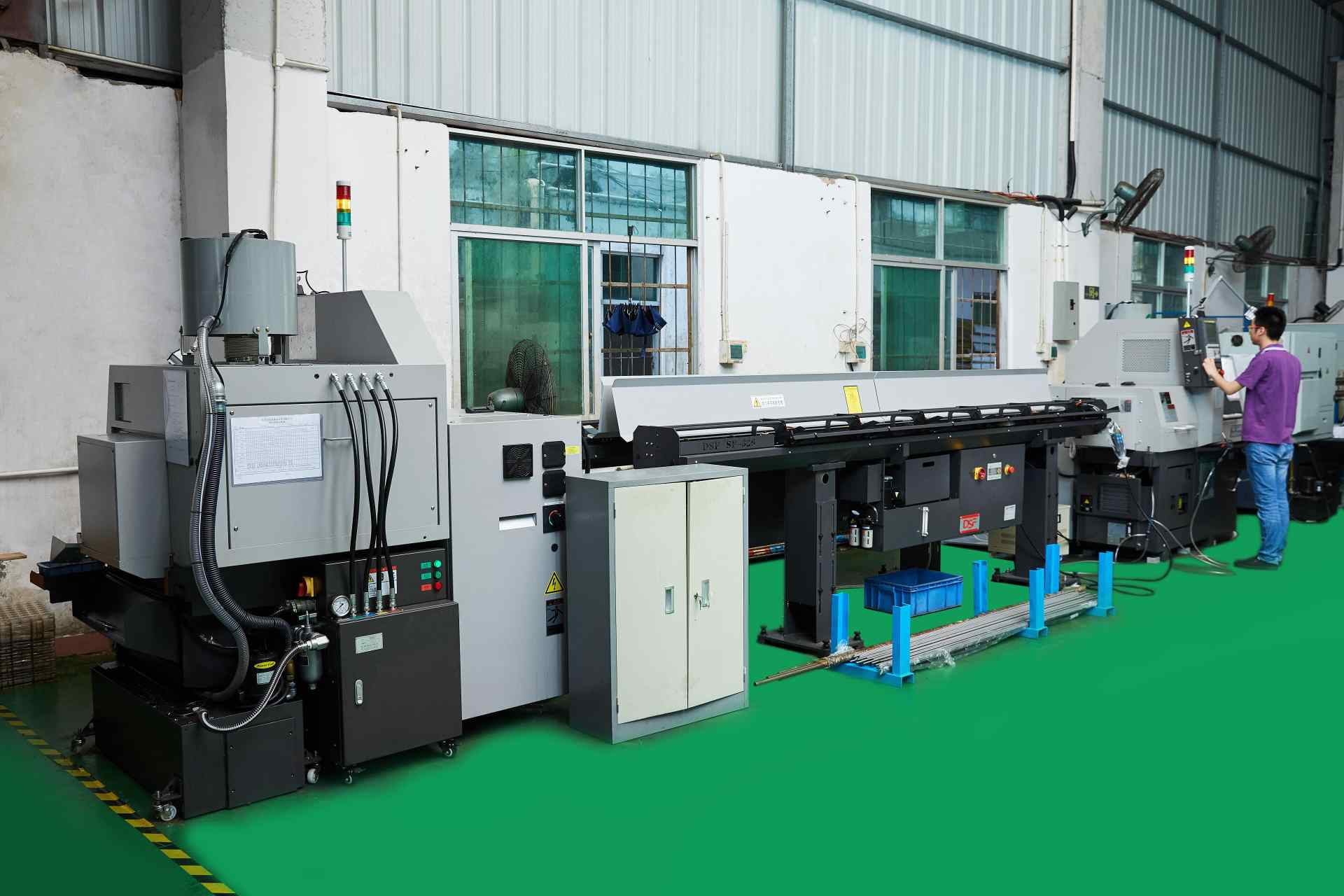 Precision CNC Tunring Center Workshop of 5 Axis Machining